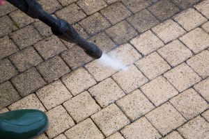 Outdoor floor cleaning with high pressure water jet ** Note: Visible grain at 100%, best at smaller sizes